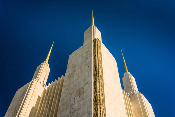 Spires du temple mormon de Washington DC à Kensington, Marylan — Photo