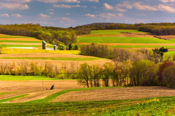 Spring view of rolling hills and farm fields in rural York Count — Stock Photo, Image