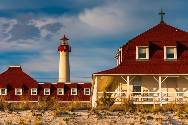 St. Mary by the Sea e o Farol Cape May Point, no Cabo M — Fotografia de Stock