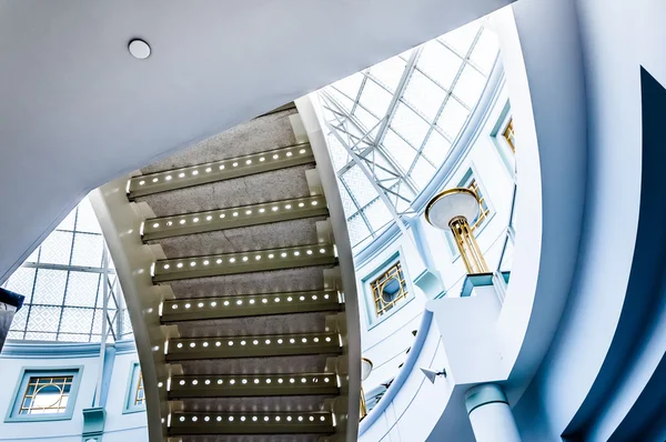 Staircase and large glass dome in Towson Town Center, Maryland. — Stock Photo, Image