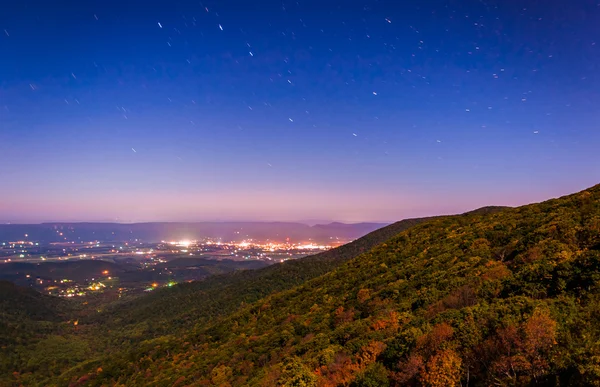 Star trails over the Shenandoah Valley at night, seen from Cresc — Stock Photo, Image