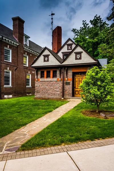 Nuvole di tempesta sugli edifici del Gettysburg College, Pennsylvania . — Foto Stock