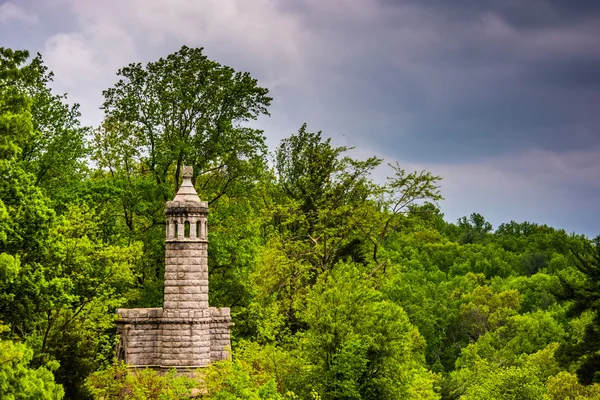 Molnen över slottet på lilla runda topp i gettysburg, — Stockfoto