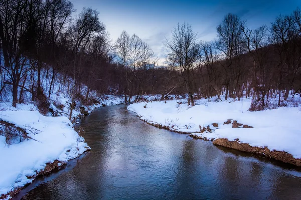 Stream durante l'inverno nella contea rurale di York, Pennsylvania . — Foto Stock