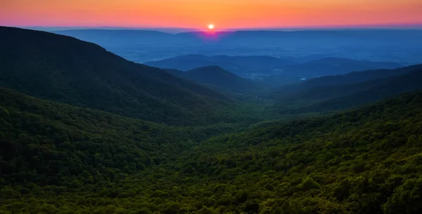 Tramonto sulle montagne degli Appalachi e sulla valle di Shenandoah da — Foto Stock