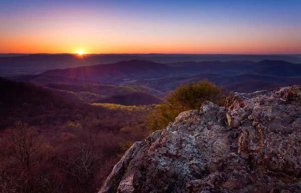 Pôr do sol sobre as montanhas Apalaches de Bearfence Mountain, i — Fotografia de Stock