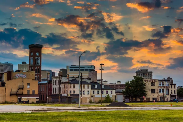 Günbatımı üzerinde terk edilmiş eski şehir merkezi Baltimore, maryland. — Stok fotoğraf