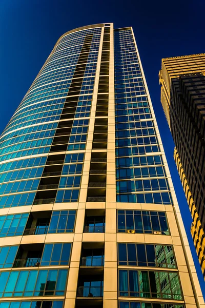 Hohe wohnhaus im zentrum der stadt, philadelphia, pennsylvan — Stockfoto