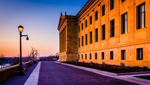 Muzeum umění při západu slunce, ve Philadelphii, pennsylvania. — Stock fotografie