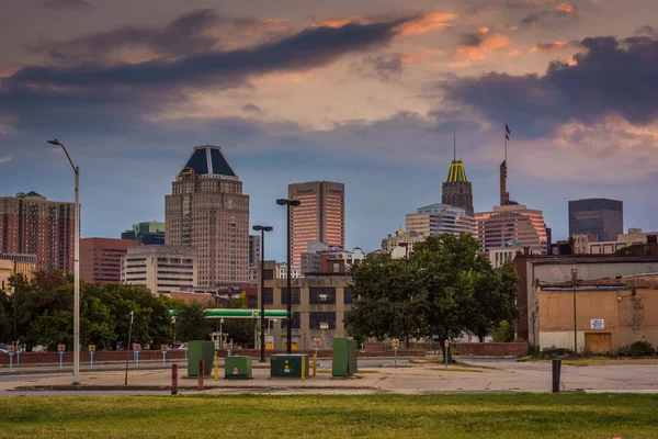 Baltimore skyline, sett från nära gamla staden mall. — Stockfoto