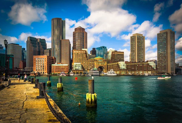 De boston skyline, gezien vanuit fort punt. — Stockfoto