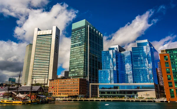 The Boston skyline, seen from across Fort Point Channel. — Stock Photo, Image