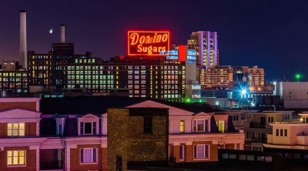 Federal hill, baltimore domino şeker fabrikasından geceleri, — Stok fotoğraf