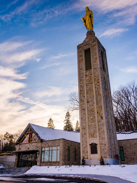 Jeskyně národní svatyně v lourdes v emmitsburg, maryland. — Stock fotografie