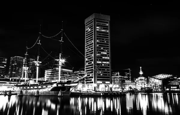 The USS Constellation and World Trade Center at night, in the In — Stock Photo, Image