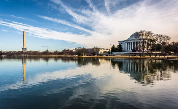 Washingtonův monument a thomas jefferson memorial odrážející — Stock fotografie