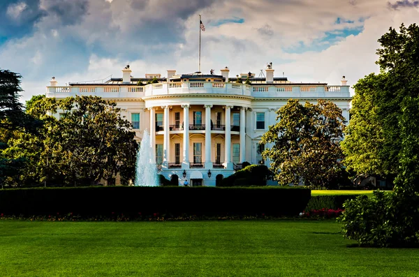 Белый дом в прекрасный летний день, Вашингтон, округ Колумбия . — стоковое фото
