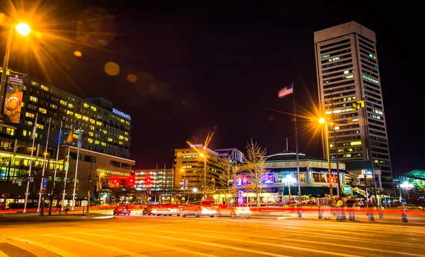 The World Trade Center and traffic on Light Street at night, in — Stock Photo, Image