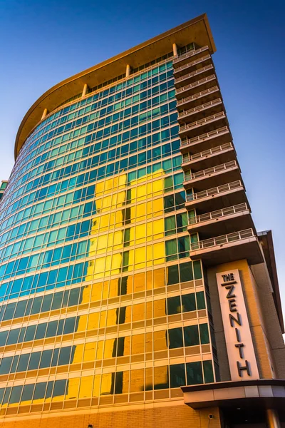 De appartementen van de zenith gebouw in het centrum van baltimore, maryland. — Stockfoto