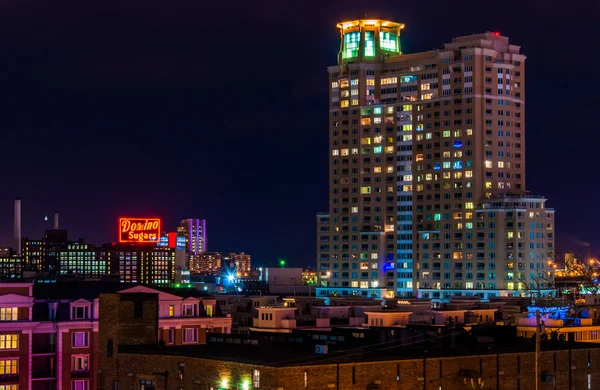 The Domino Sugars Factory and HarborView Condominiums at night f — Stock Photo, Image