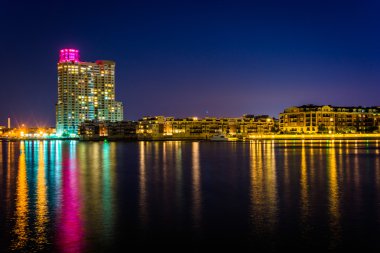 Waterfront condominiums adlı Marnixkade iç liman gece 