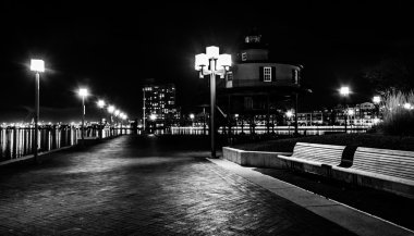 gece feneri iç liman ve sahil mesireвід набережної і маяка на ніч у внутрішній гавані
