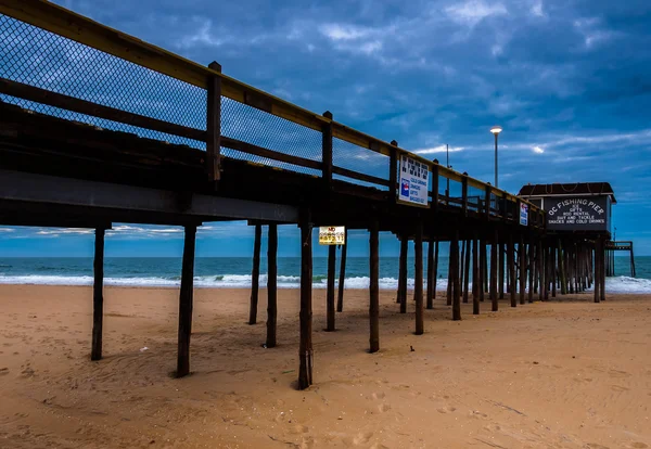 The fishing pier on the beach of Ocean City, Maryland. — Stock Photo, Image