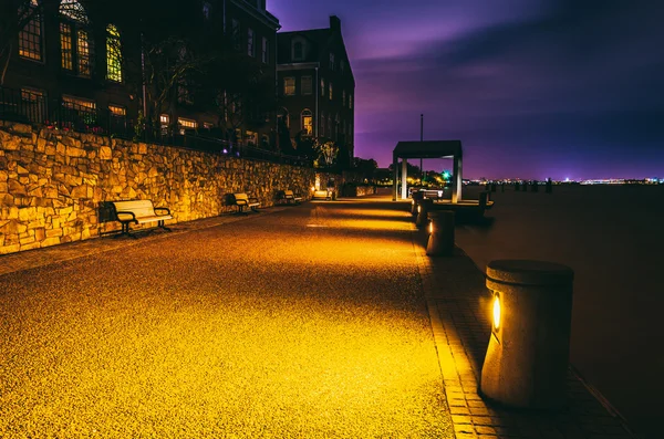 The waterfront at night in Alexandria, Virginia. — Stock Photo, Image