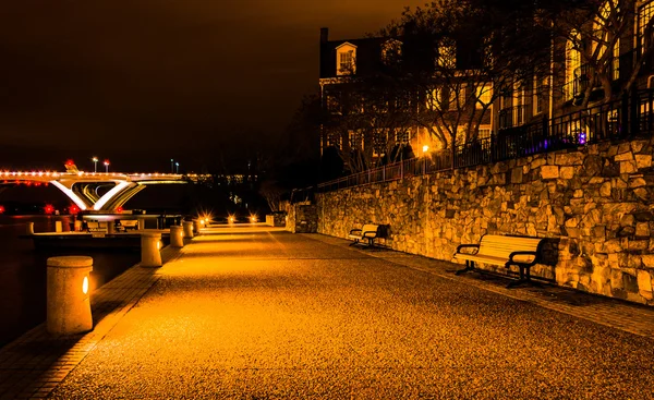 A orla à noite em Alexandria, Virgínia . — Fotografia de Stock