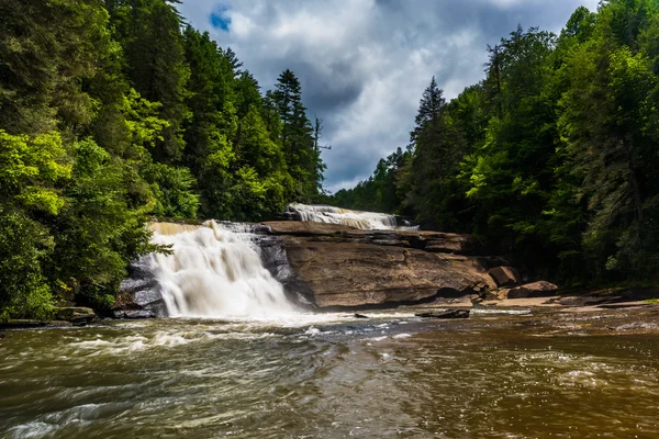 Triple Falls, en el Bosque Estatal de Dupont, Carolina del Norte . — Foto de Stock