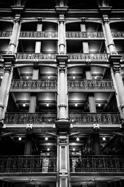 Upper levels of the Peabody Library in Mount Vernon, Baltimore, — Stock Photo, Image