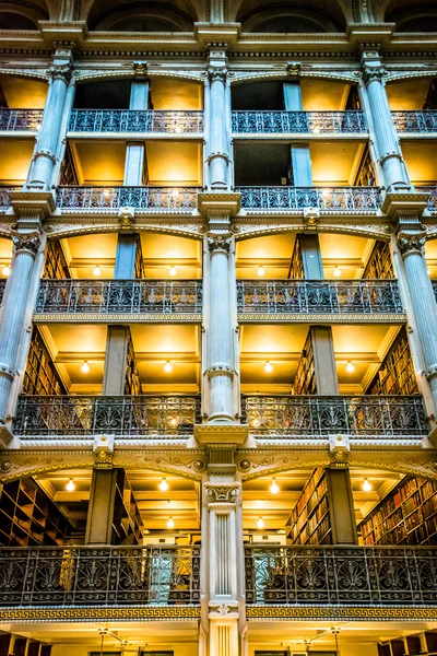 Felső szint a Mount Vernon, Baltimore Peabody könyvtár, — Stock Fotó