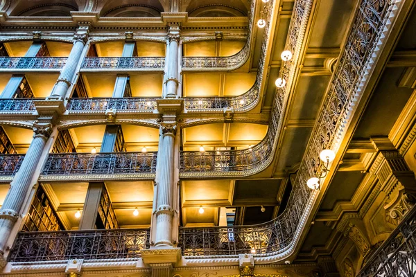 Upper levels of the Peabody Library in Mount Vernon, Baltimore, — Stock Photo, Image