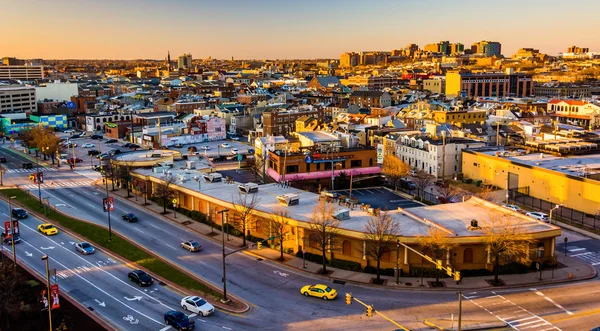 Blick aus einem Parkhaus im Hafen Ost, Baltimore, Maryland. — Stockfoto