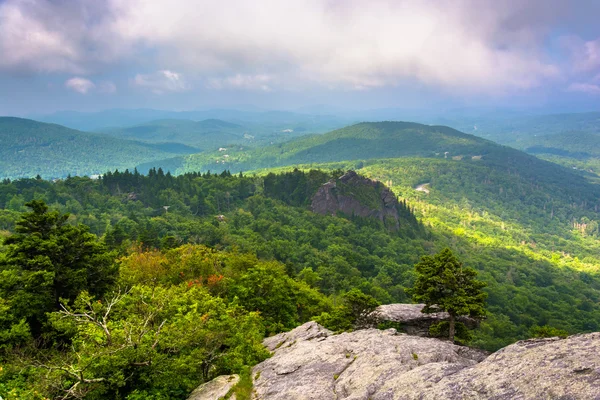 Vista desde las laderas de la montaña del abuelo, cerca de Linville, Nor — Foto de Stock