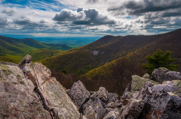 Blick vom mit Geröll bedeckten Gipfel des Blackrock in Shenandoah — Stockfoto