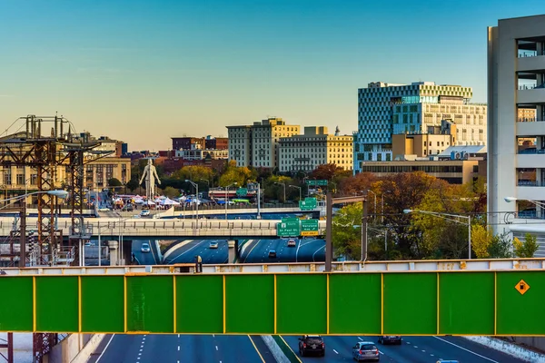 View of I-83 and buildings from a bridge in Baltimore, Maryland. — Stock Photo, Image