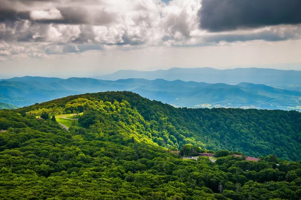 View of Skyland Resort and the Blue Ridge Mountains from Stony M — Stock Photo, Image