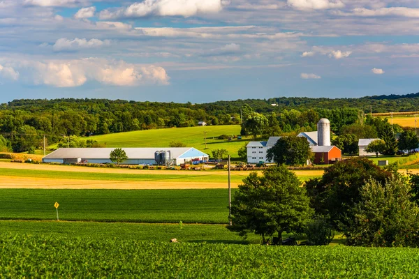 Blick auf einen Bauernhof im ländlichen Kreis York, Pennsylvania. — Stockfoto