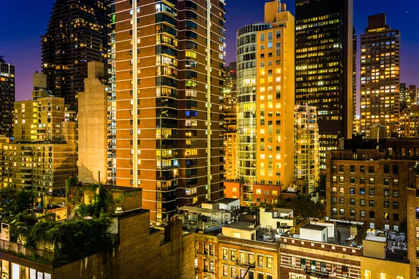 Vista de edifícios no bairro Turtle Bay à noite, a partir de — Fotografia de Stock