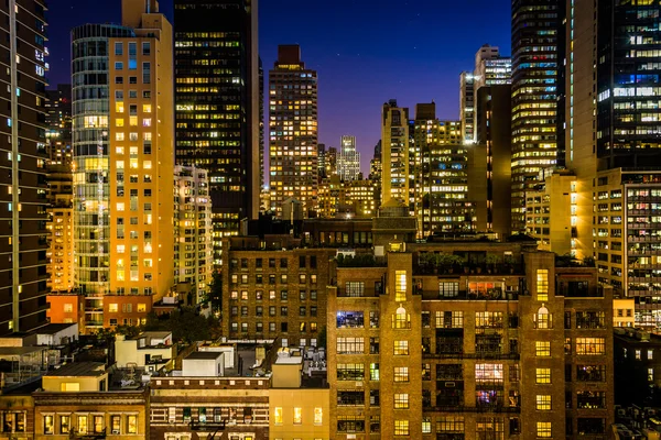 Vista de edifícios no bairro Turtle Bay à noite, a partir de — Fotografia de Stock