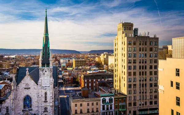 Vue de l'église et des quartiers résidentiels de la rue south parki — Stockfoto