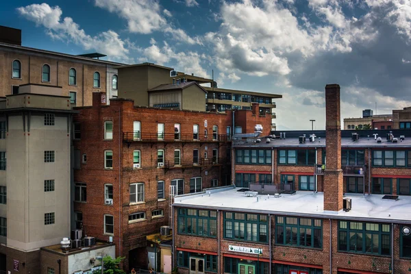 View of old buildings from a parking garage in Asheville, North — Stock Photo, Image