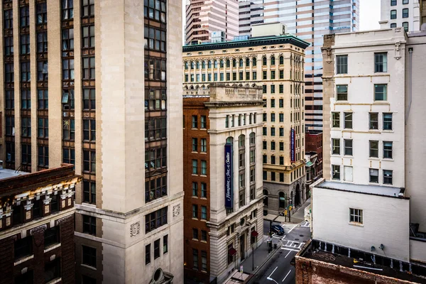 View of buildings along Calvert Street from a parking garage in — Stock Photo, Image