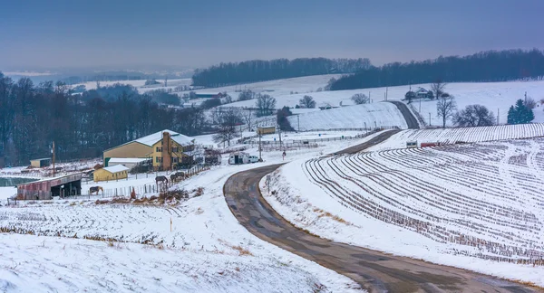 View of snow covered hills and fields in rural York County, Penn — Stock Photo, Image