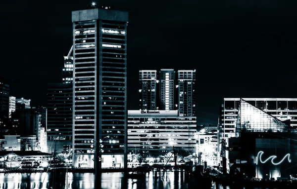 Vista del Puerto Interior de Baltimore y el horizonte durante el crepúsculo f — Foto de Stock