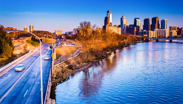 Benjamin franklin parkway och skyline i philadelphi — Stockfoto