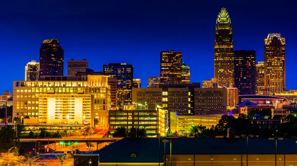 Veduta dello skyline di Charlotte di notte, Carolina del Nord . — Foto Stock