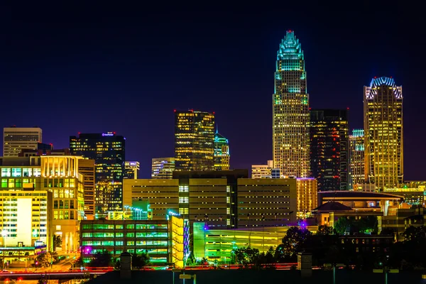 Charlotte manzarası, gece, Kuzey carolina görünümünü. — Stok fotoğraf