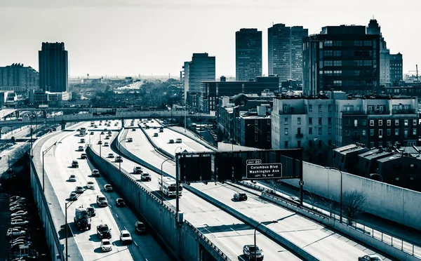 Weergave van de delaware snelweg van de ben franklin brug wal — Stockfoto
